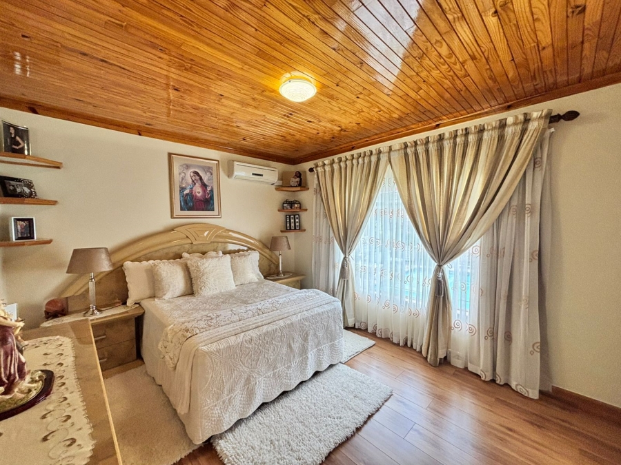 5 Bedroom Property for Sale in Flamwood North West